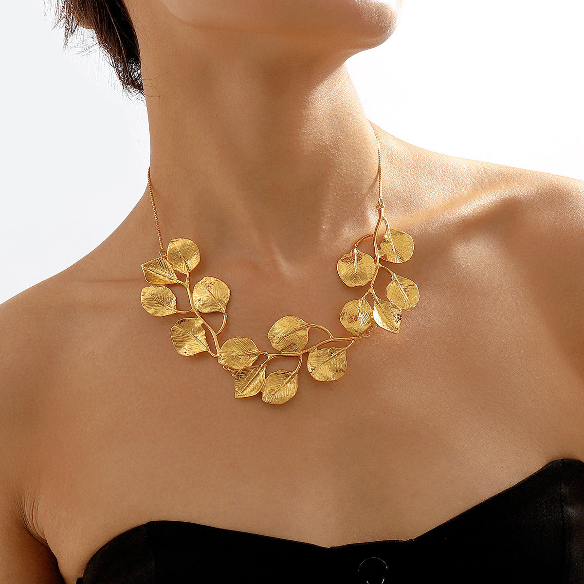 7f46fcc5ea224c83015a9f1c916ce279.jpeg Fashionslee Women Exaggerated Leaf Choker