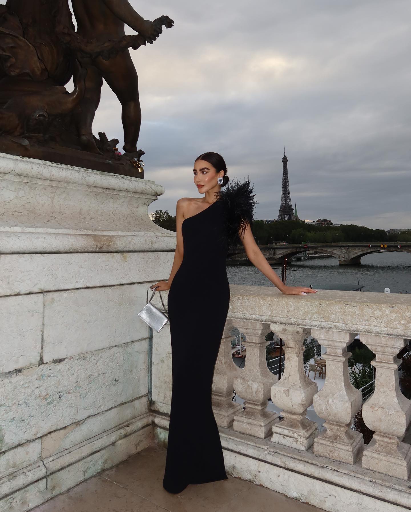 80193fafefb340935c47cfa649cdf0c7.jpeg Fashionslee Women Black One-Shoulder Feather Maxi Dress