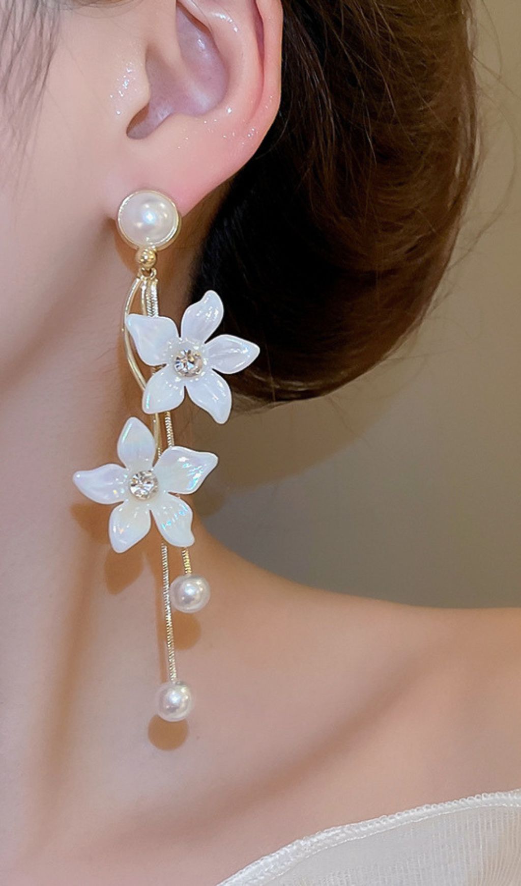 849b46f0bbd0e97baa76e08417cecebc.jpg Fashionslee Women Giichi White Flower Earrings