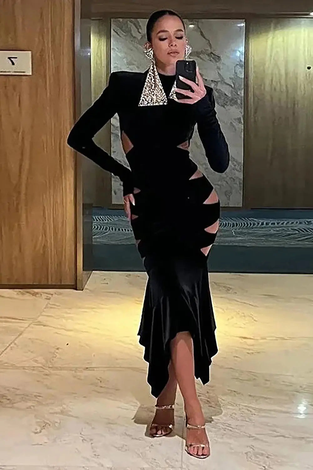 Fashionslee Women Backless Cut-Out Detailed Velvet Midi Dress