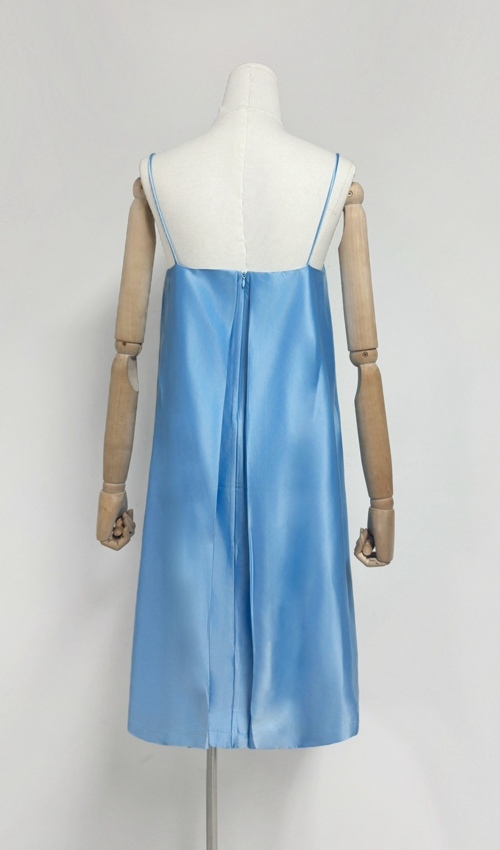 85fd720ce9bcd0cd6adb0703d9f48d47.jpg Fashionslee Women Fina Blue Flower Embroidery Mini Dress