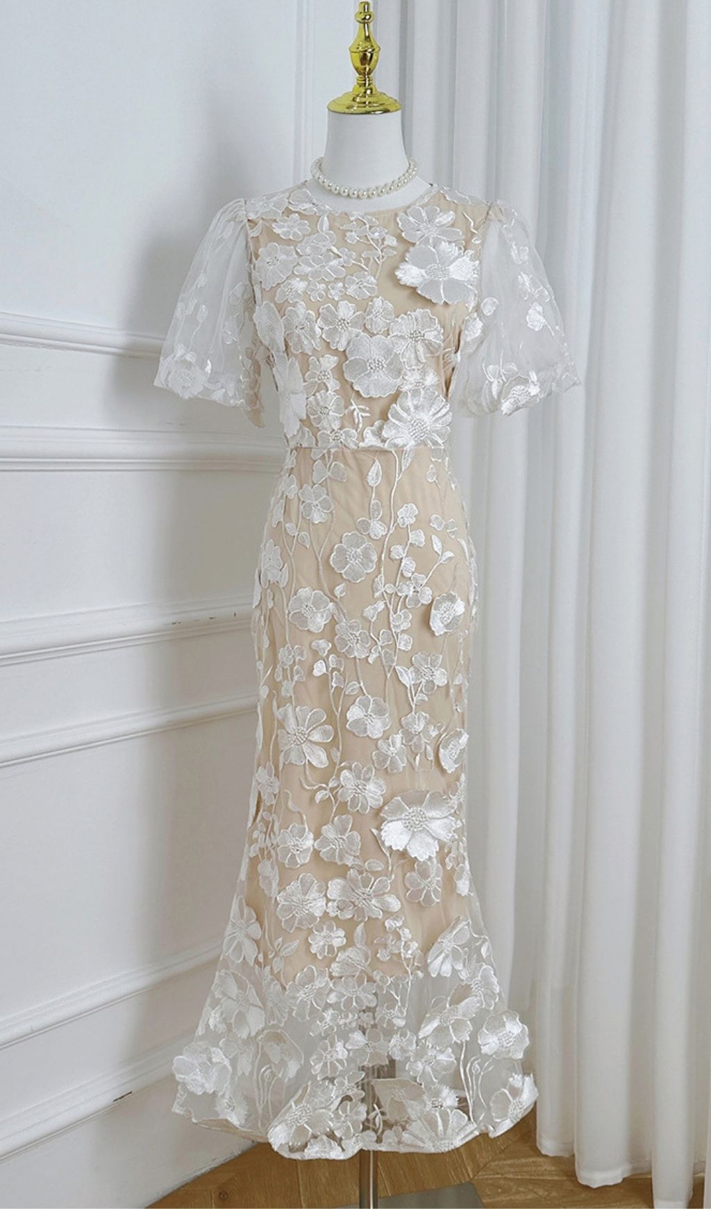865c4f887bc25a474dae9026c95061f2.jpg Fashionslee Women Kura Puff Sleeve Flower Embroidery Midi Dress