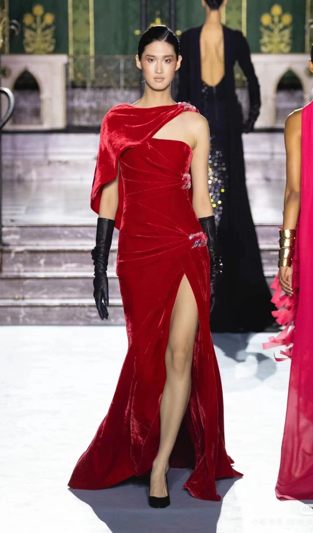 Fashionslee Women Carlijn Red Velvet Caplet Maxi Dress