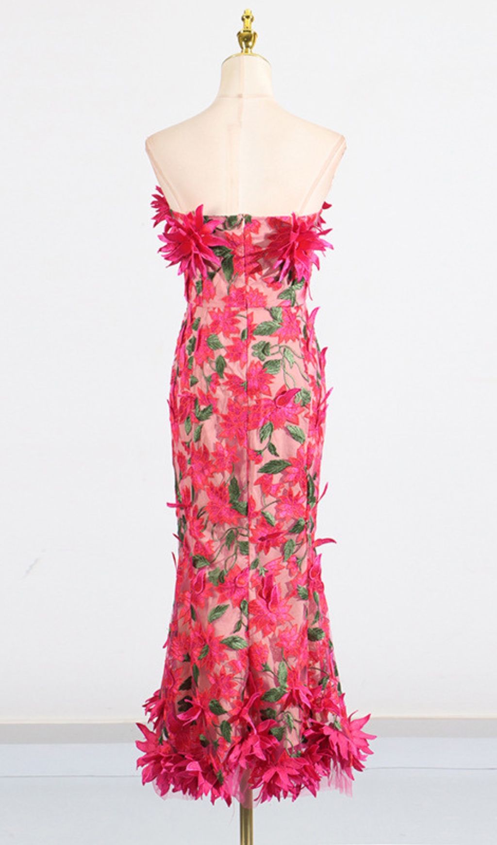 8791bcc0a949416493d2d33592c8e72a.jpg Fashionslee Women Derya Strapless Flower Midi Dress