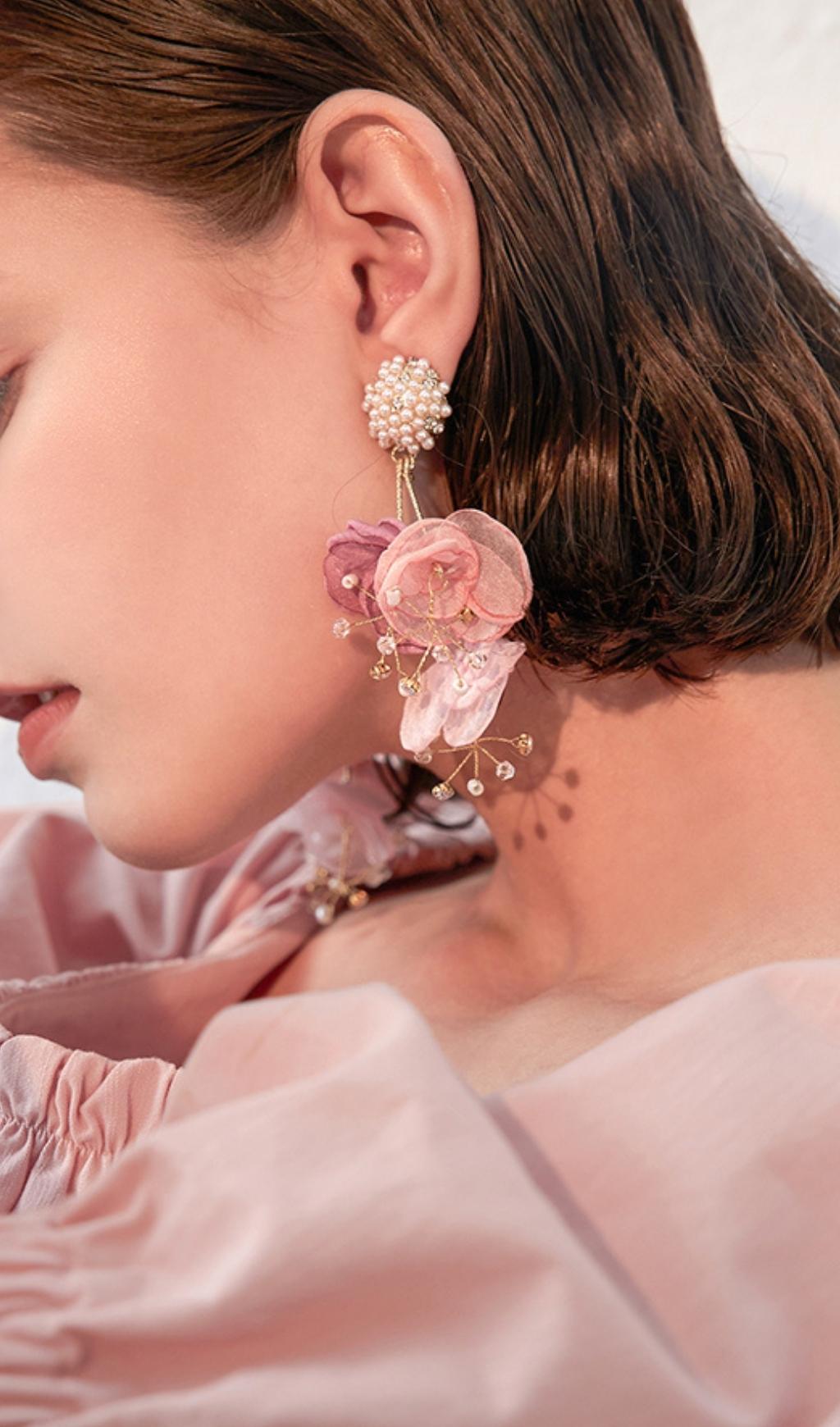 885923dea3cdd5e608cb90950be19533.jpeg Fashionslee Women Alexia Pink Pearl Floral Earrings
