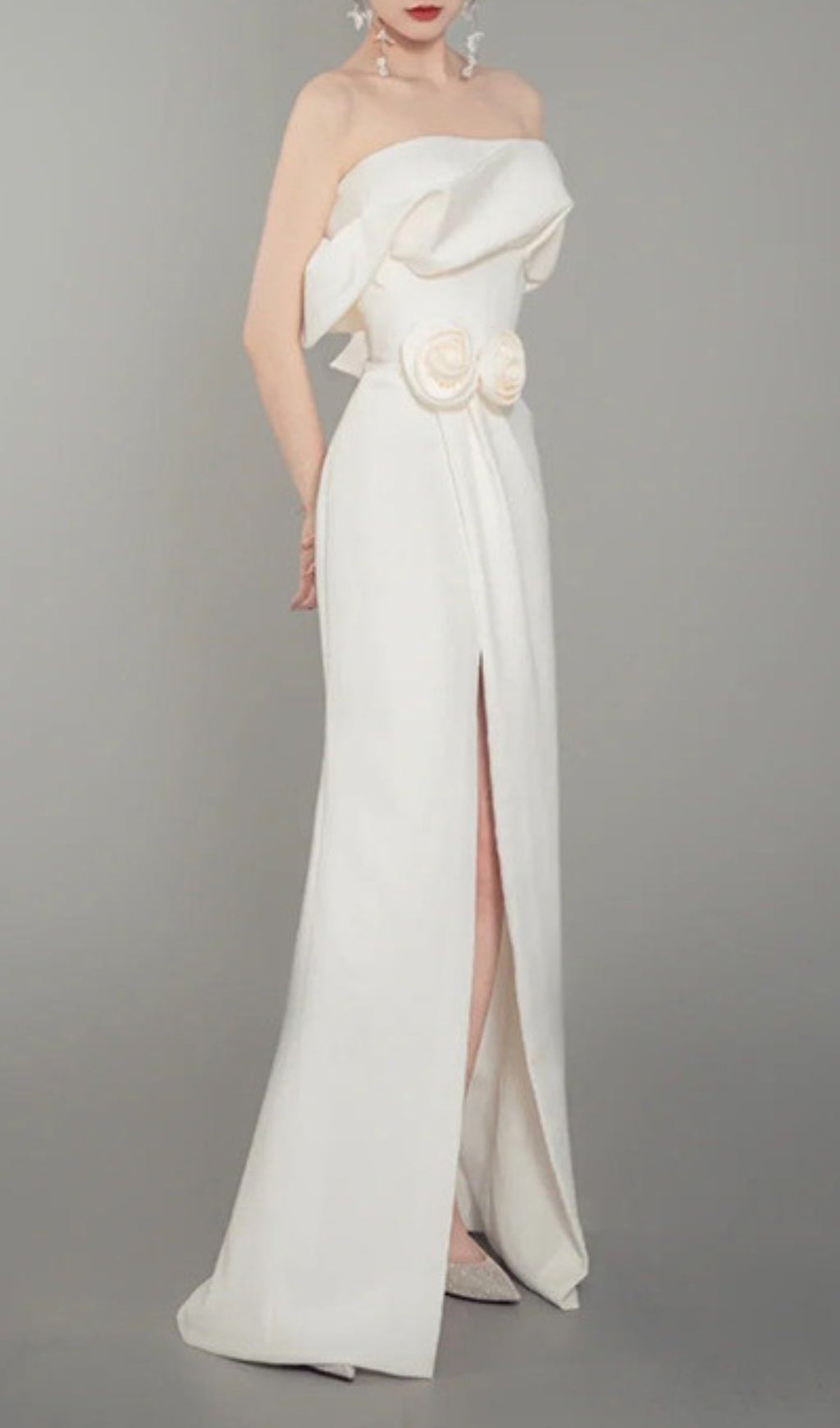 8dab9ab2e0d3cdf07610f5b93c2d2c23.jpeg Fashionslee Women Ameya Flower Embellished Maxi Dress