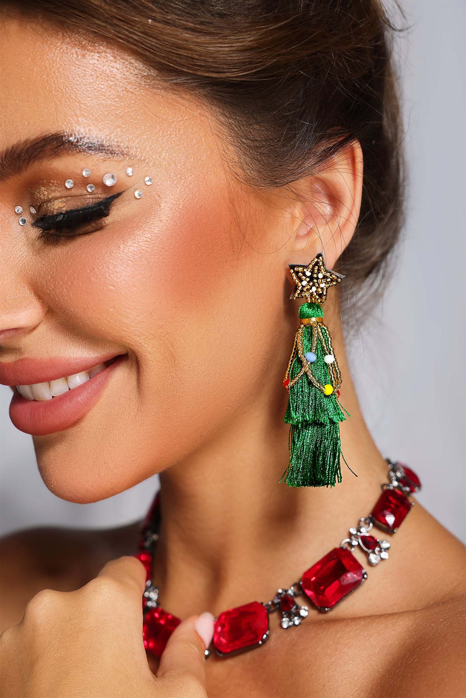 8e6c13c0452d4a55b1c5224521debe2f.jpeg Fashionslee Women Arif Star Tassel Earrings