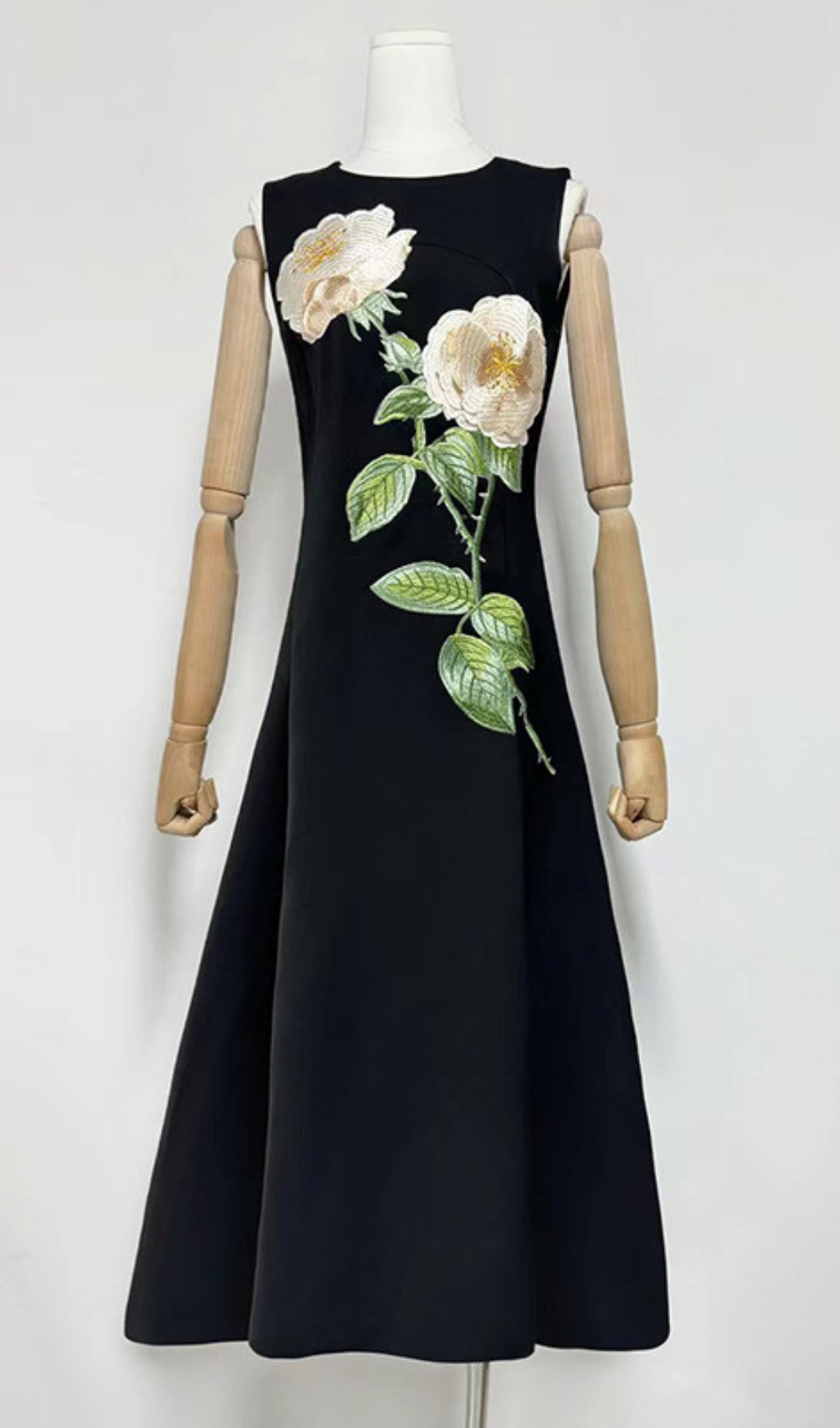 92ede04938f5598d7a451b1e8d9a5af9.jpg Fashionslee Women Gigi Flower Embroidery Midi Dress