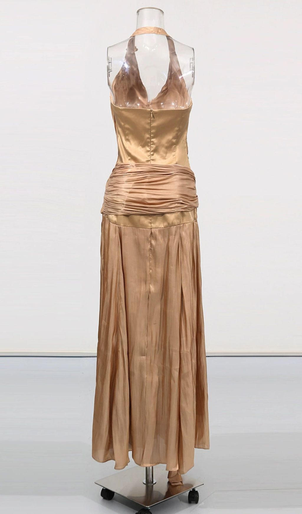 9497e6085ada47d368377f3133c541bd.jpg Fashionslee Women Evonnia Halter V-Neck Maxi Dress
