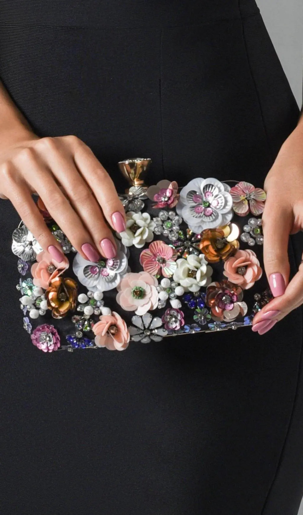 Fashionslee Women Black Floral Embroidery Clutch