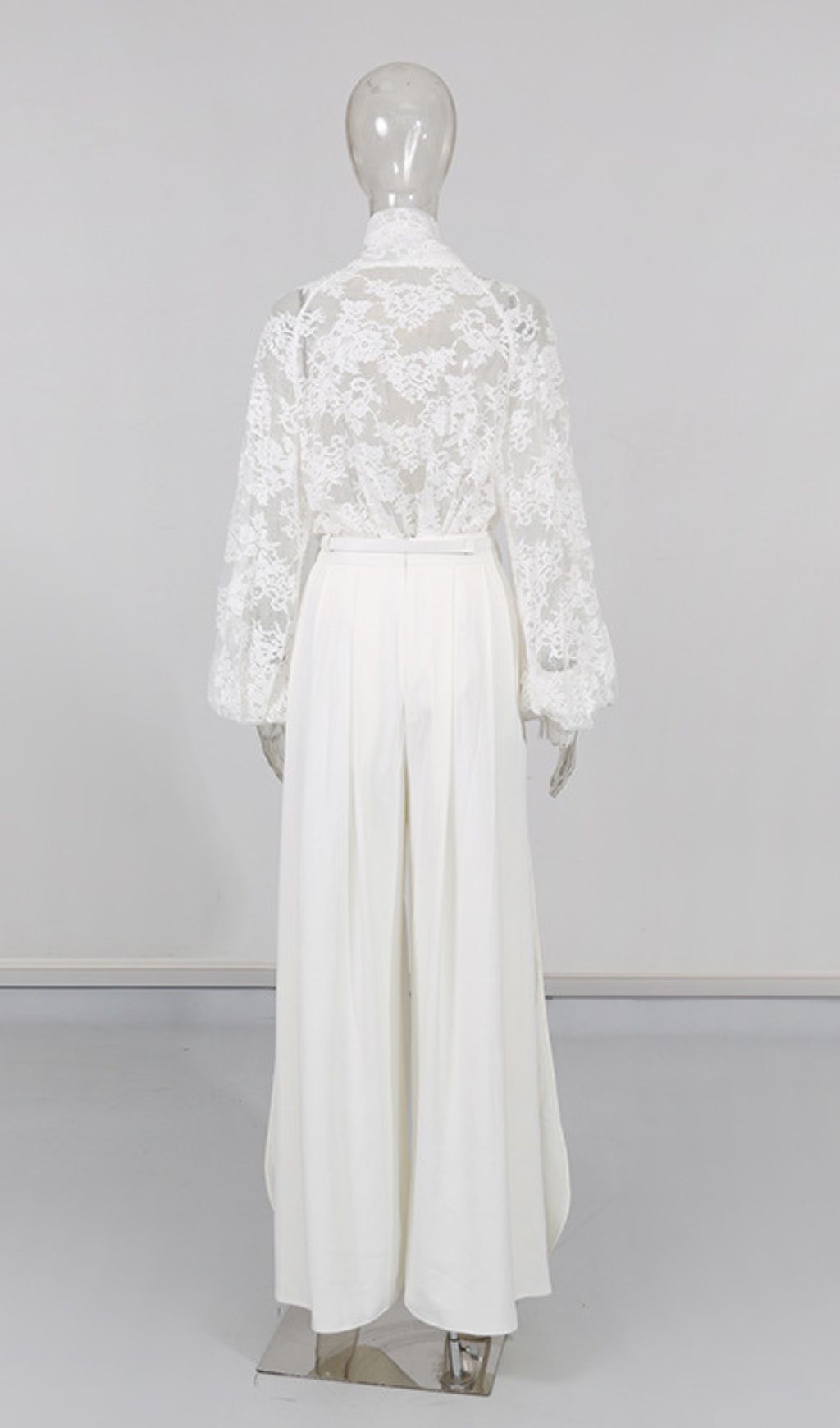 WHITE LACE CO-ORD SET: TRENDING 2PC - OWNCI WHITE LACE CO-ORD SET: TRENDING 2PC - OWNCI