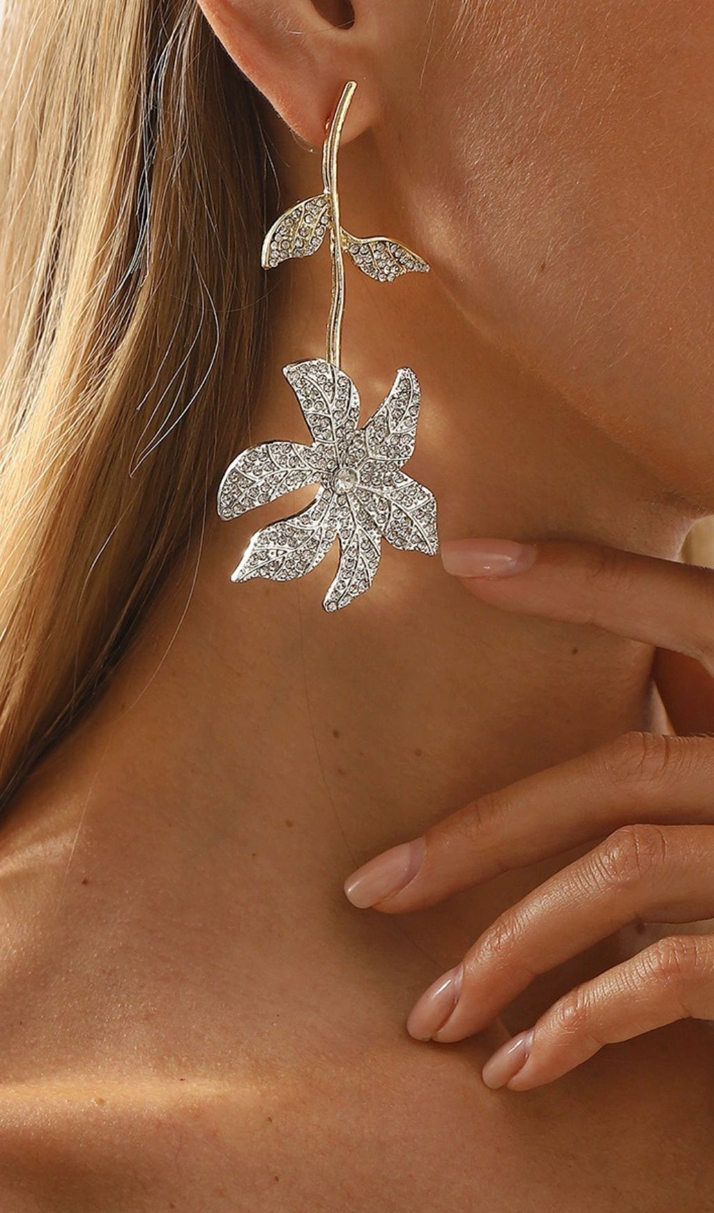 95cfe37b5812a34af0d439a8bc5ced31.jpg Fashionslee Women Josephe Flower Earrings