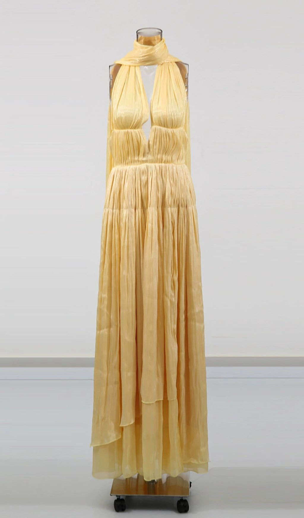 95e27dcd762447a04458213fe72b889a.jpg Fashionslee Women Gwladus Halter High Split Maxi Dress