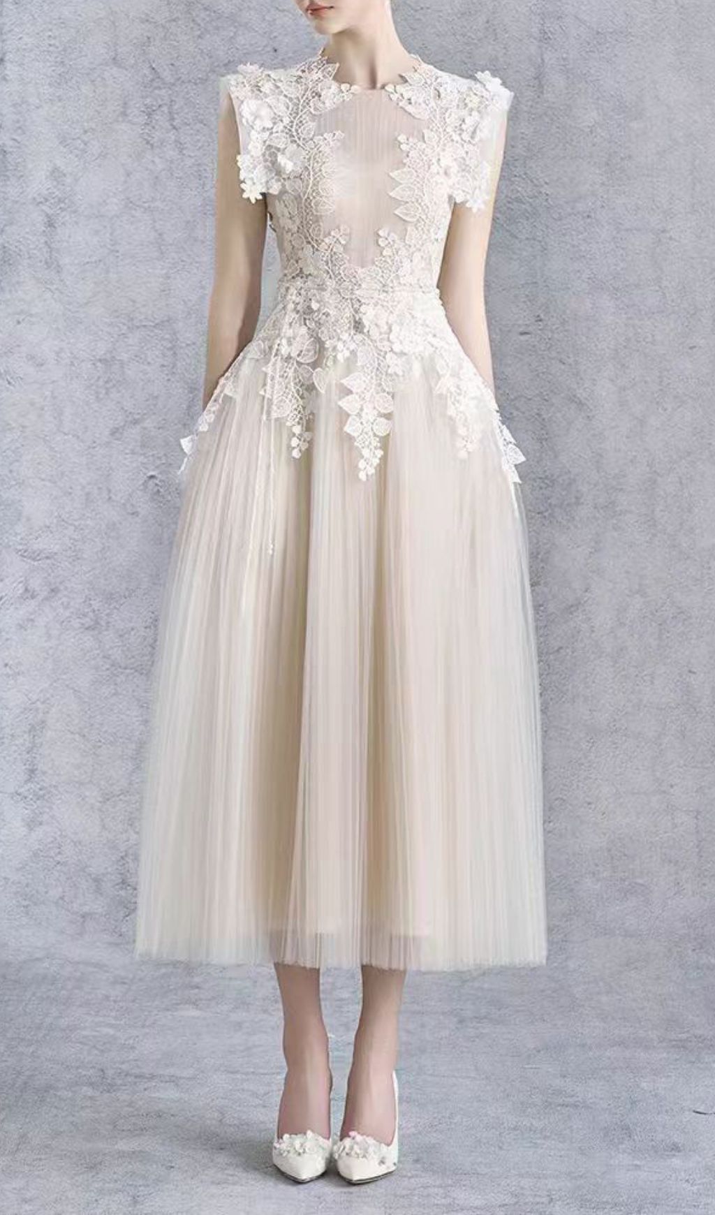 Fashionslee Women Faina Flower Embroidery Midi Dress