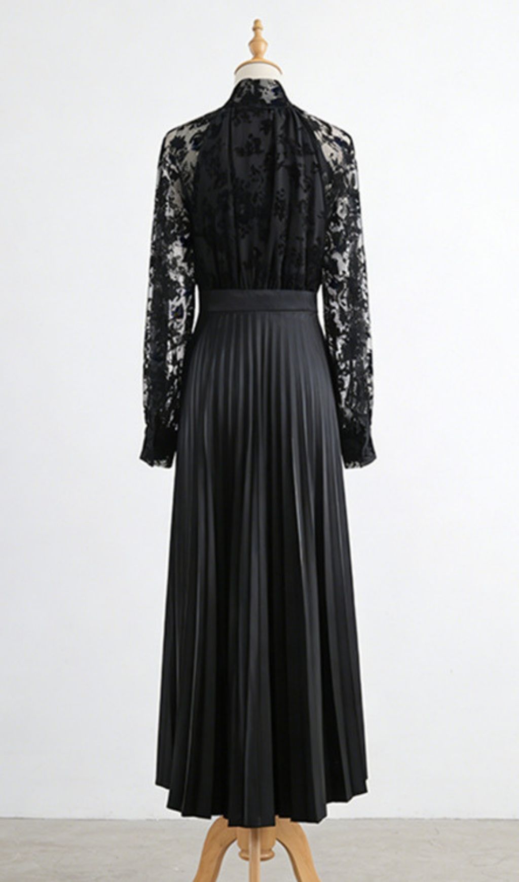 Fashionslee Women Kandy Black Long Sleeve Lace Pleated Midi Dress