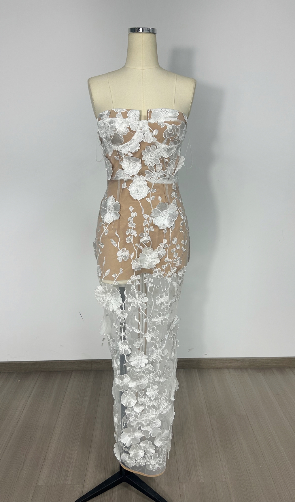 97a9ecc8aaae21a7fe5fec89af4b508c.jpg Fashionslee Women Decla White Strapless Flower Maxi Dress