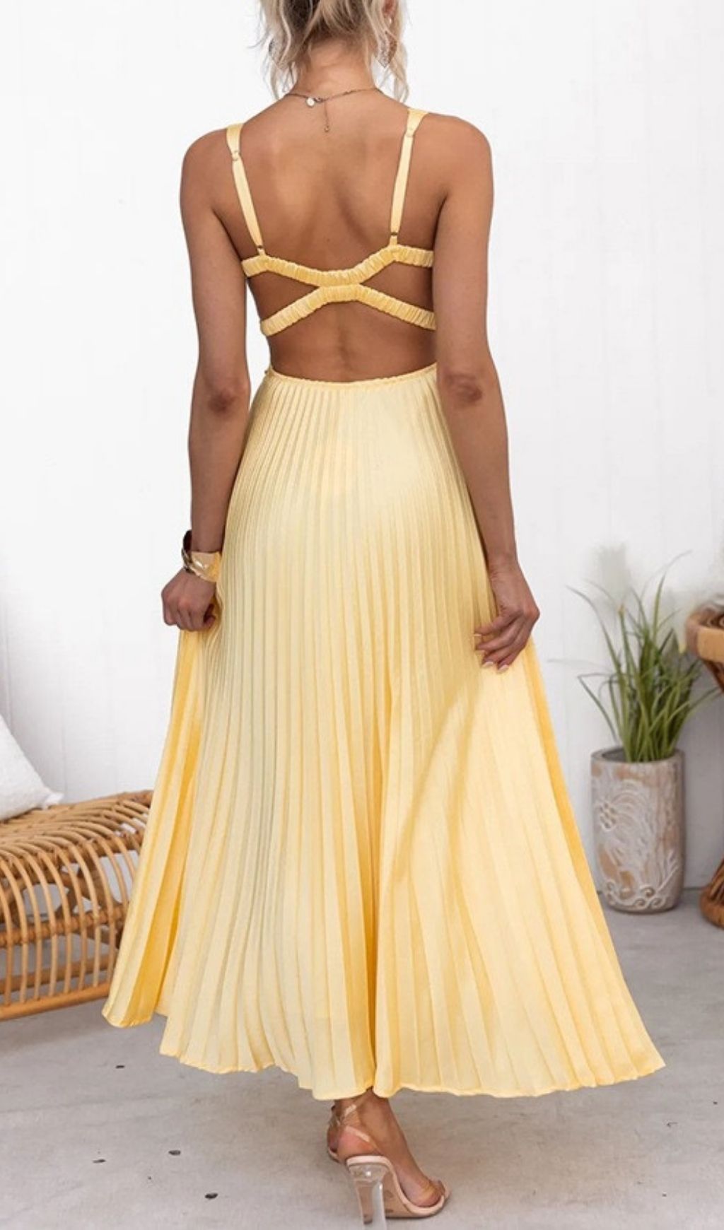 Fashionslee Women Lahoma Strappy V-Neck Pleated Maxi Dress