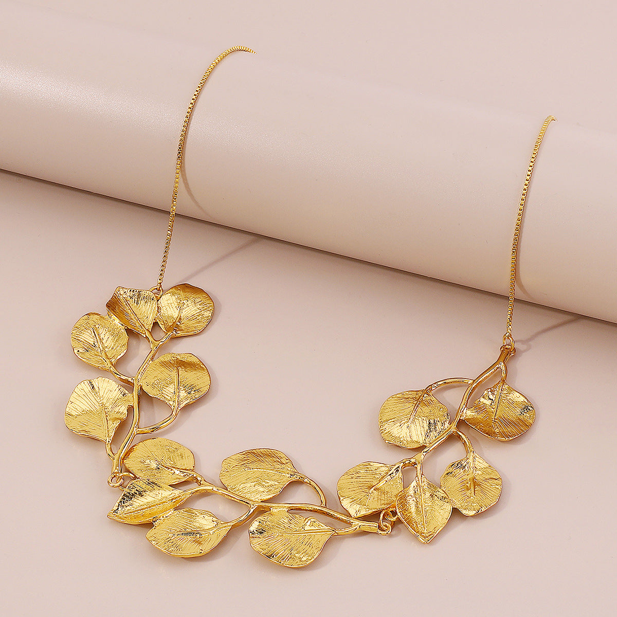 9a39bda54fae25b80b5773564d704a20.jpeg Fashionslee Women Exaggerated Leaf Choker