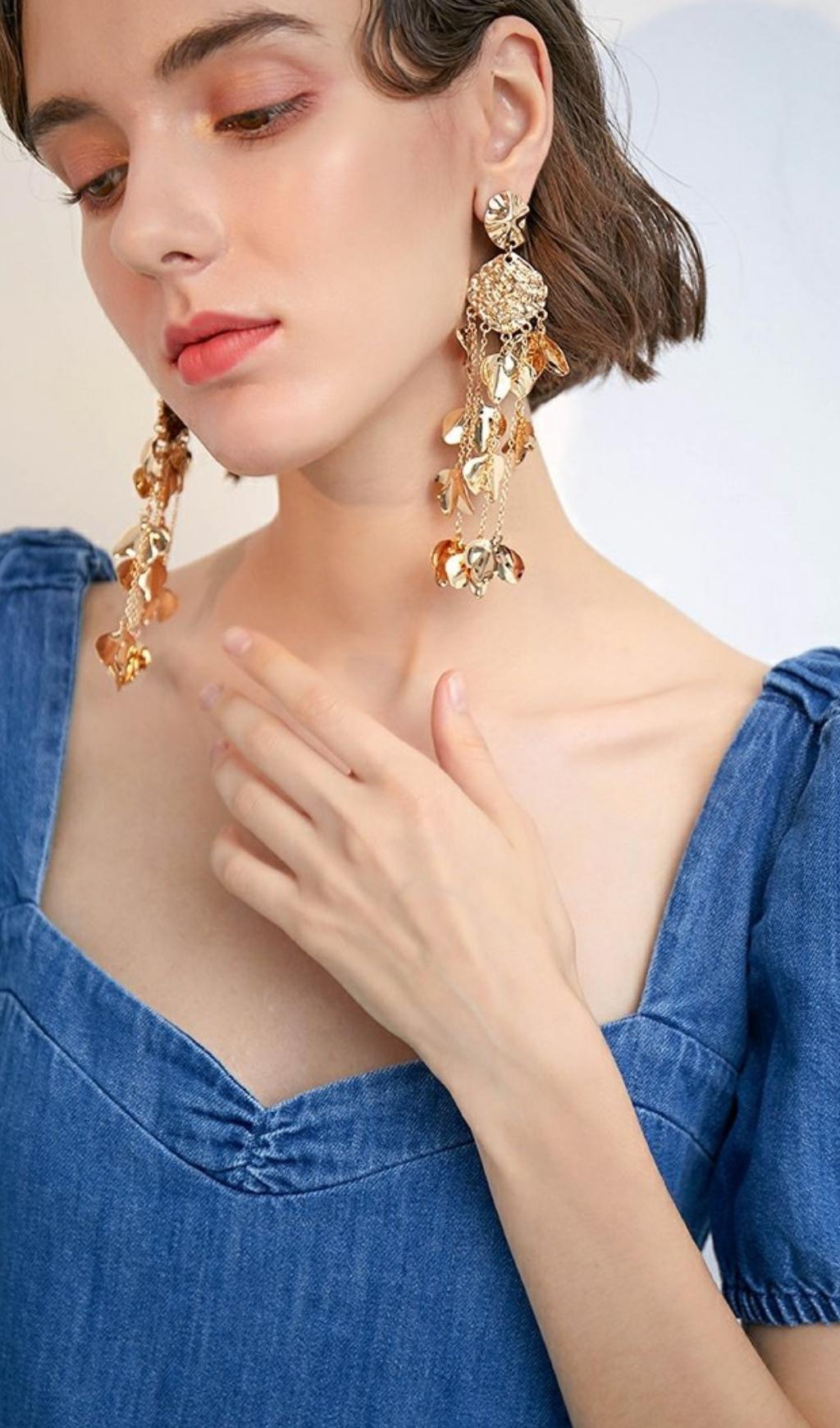 9c63253913696b444a3a0ab2f77d614d.jpeg Fashionslee Women Aisling Gold Tassel Leaf Earrings