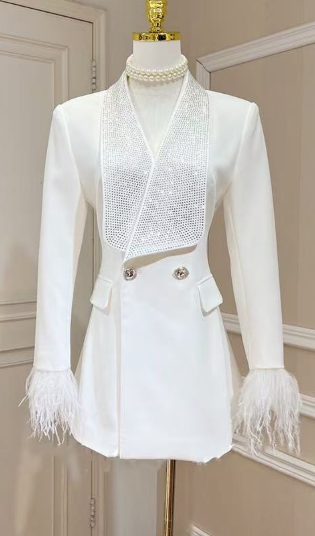 VINTAGE RHINESTONE BLAZER – TRENDING MUST-HAVE - OWNCI VINTAGE RHINESTONE BLAZER – TRENDING MUST-HAVE - OWNCI