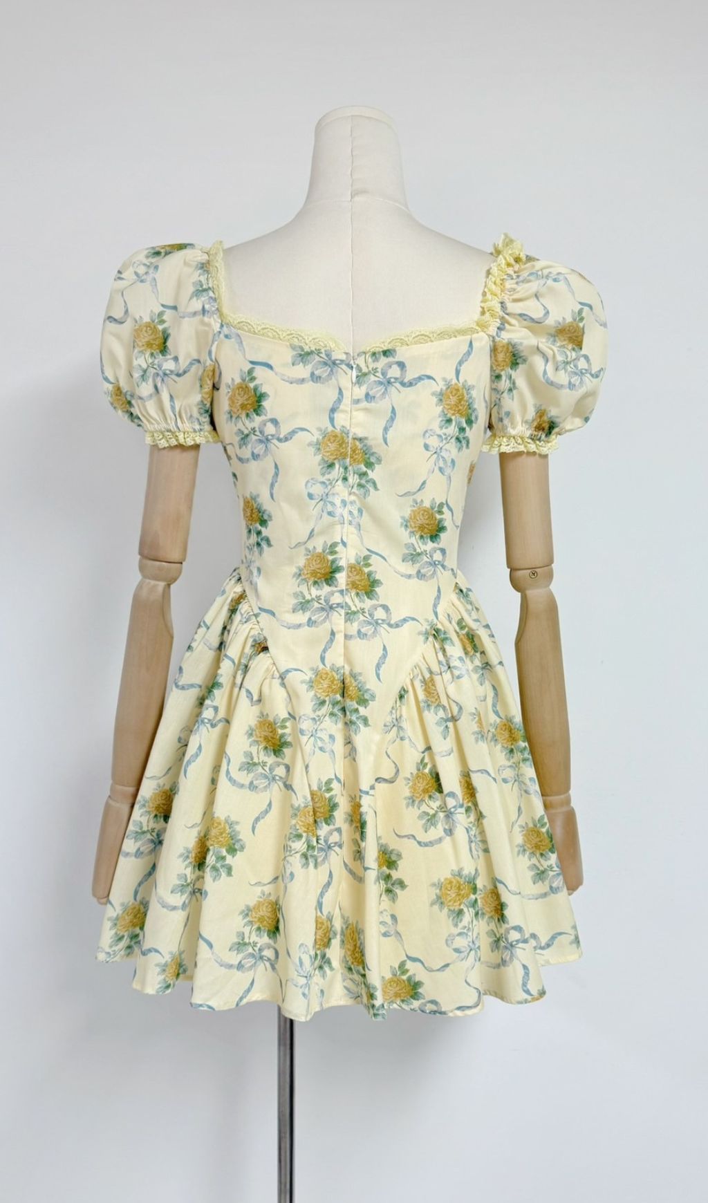 9e2f1ab81feea6e5f40bdea4c7f5b105.jpg Fashionslee Women Fantasia Floral Square Neck Mini Dress