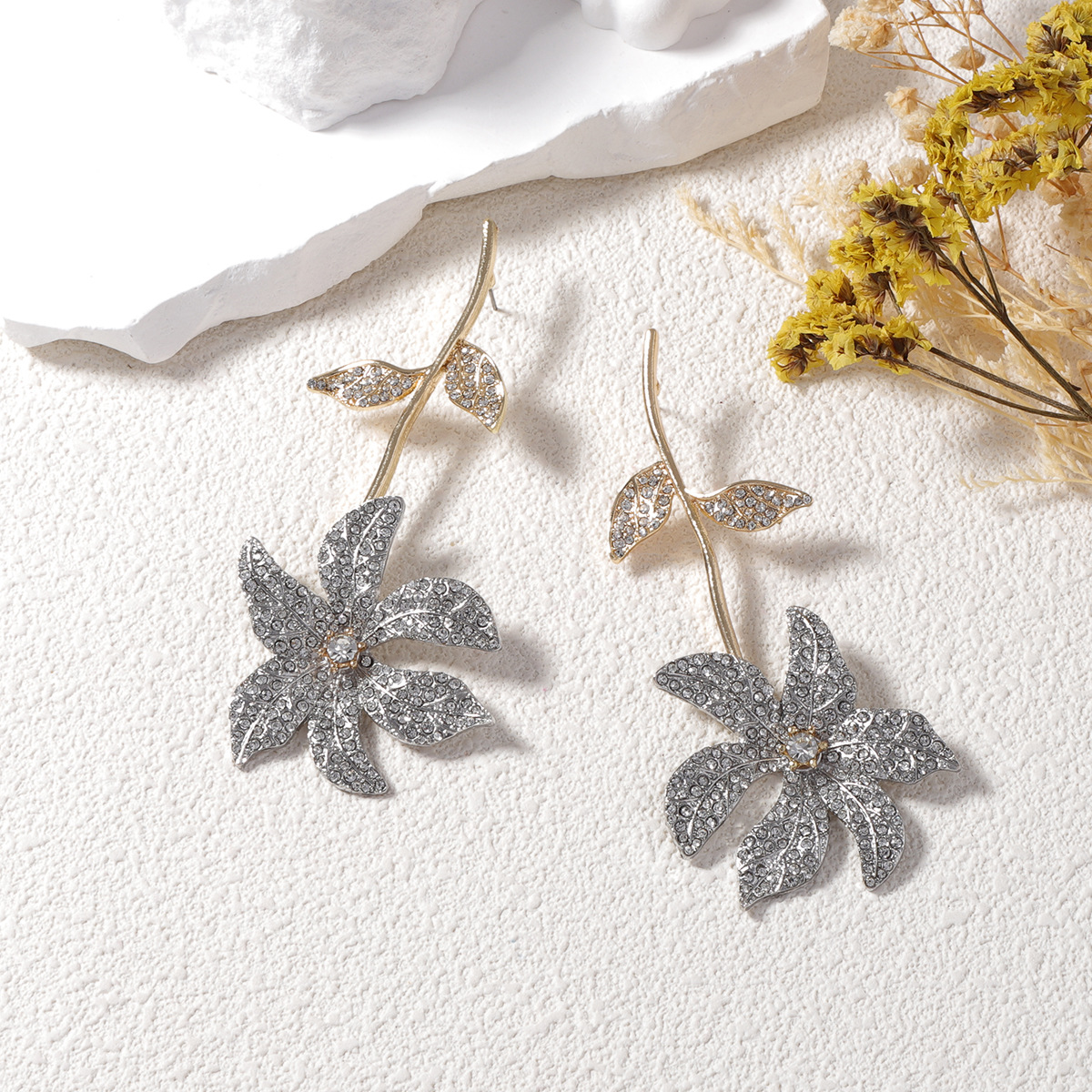 9ef09126556394fed5518668b2a888b8.jpg Fashionslee Women Josephe Flower Earrings