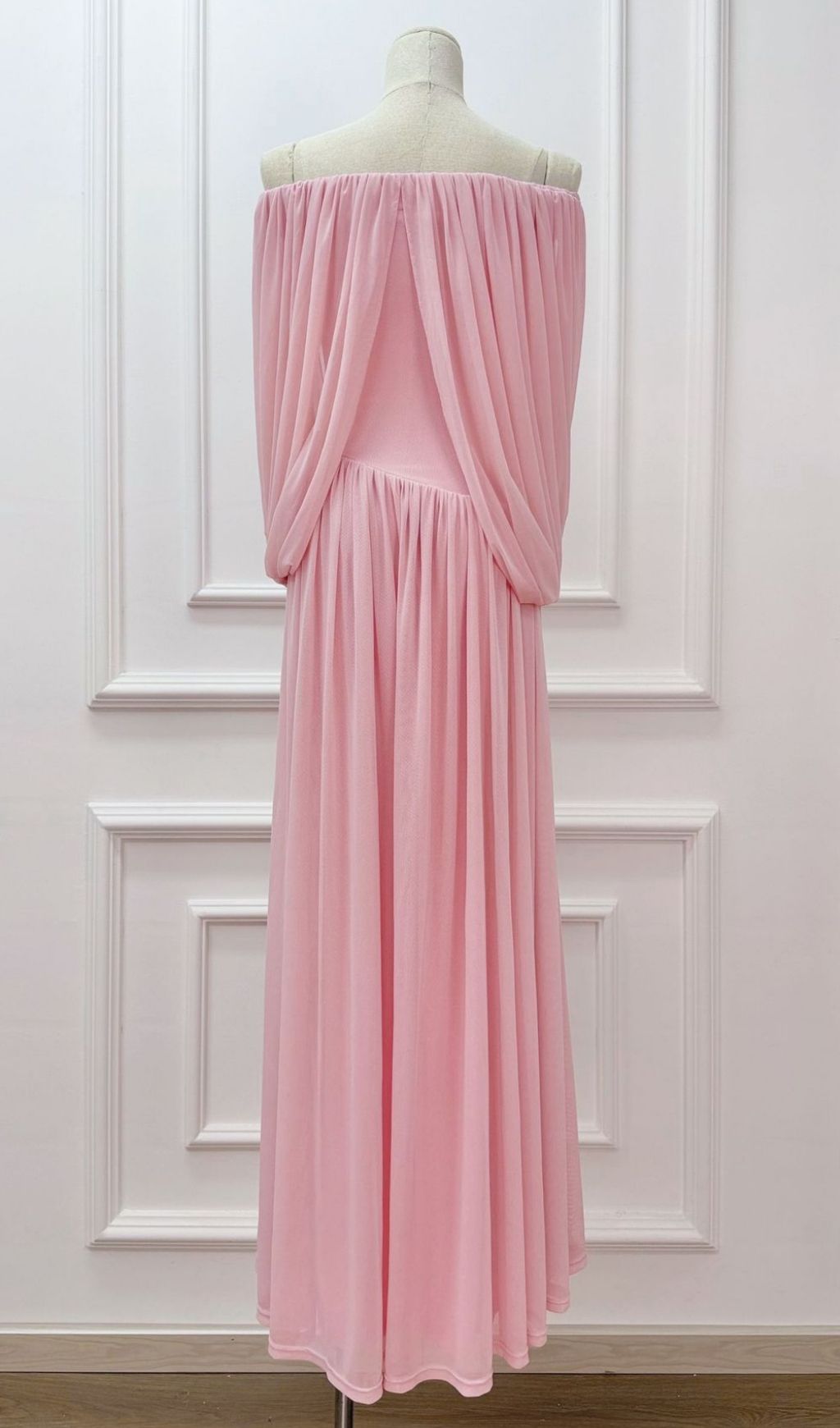 9f70b1a9b36be2eb9d5836651329bc04.jpg Fashionslee Women Kelsy Ruched Off-Shoulder Maxi Dress