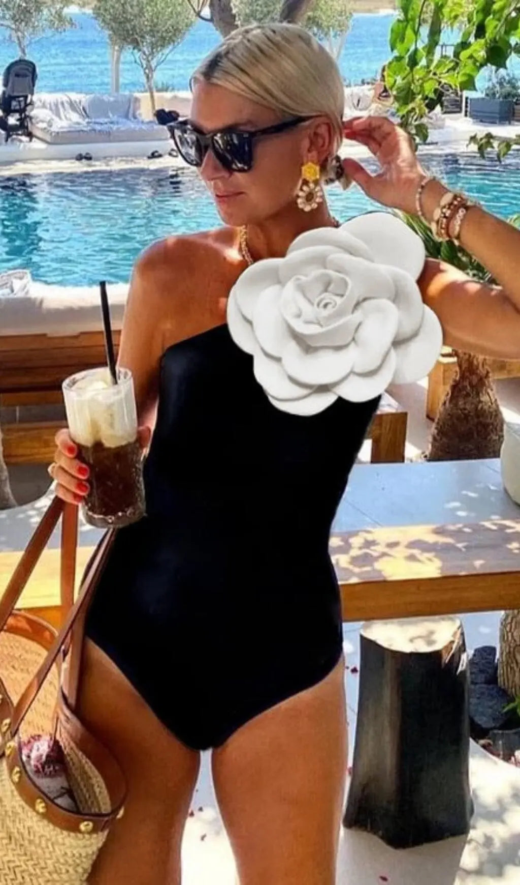 9f9017e012b6eeef1d518184096b9ab3.jpeg Fashionslee Women Anne Black Exaggerated 3D Flower Top