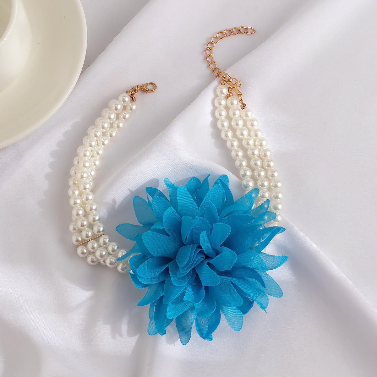 Fashionslee Women Akshita Blue Pearl Flower Choker