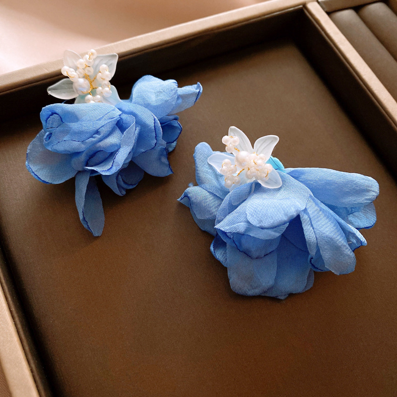 a2dc4e932e2d3586c25f7cd0a0cee0b0.jpg Fashionslee Women Drew Blue Flower Earrings