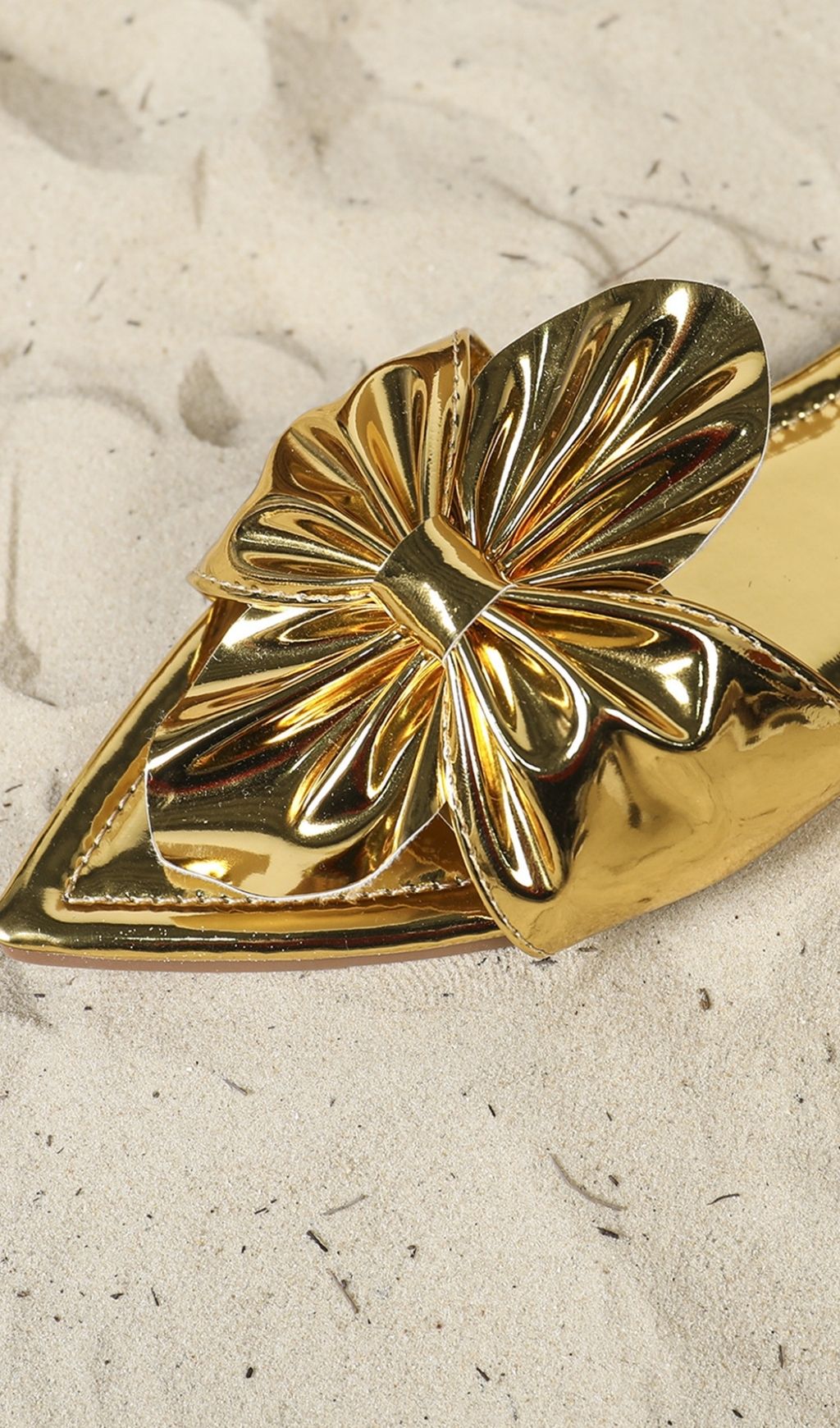 Fashionslee Women Kyri Gold Bow Sandals