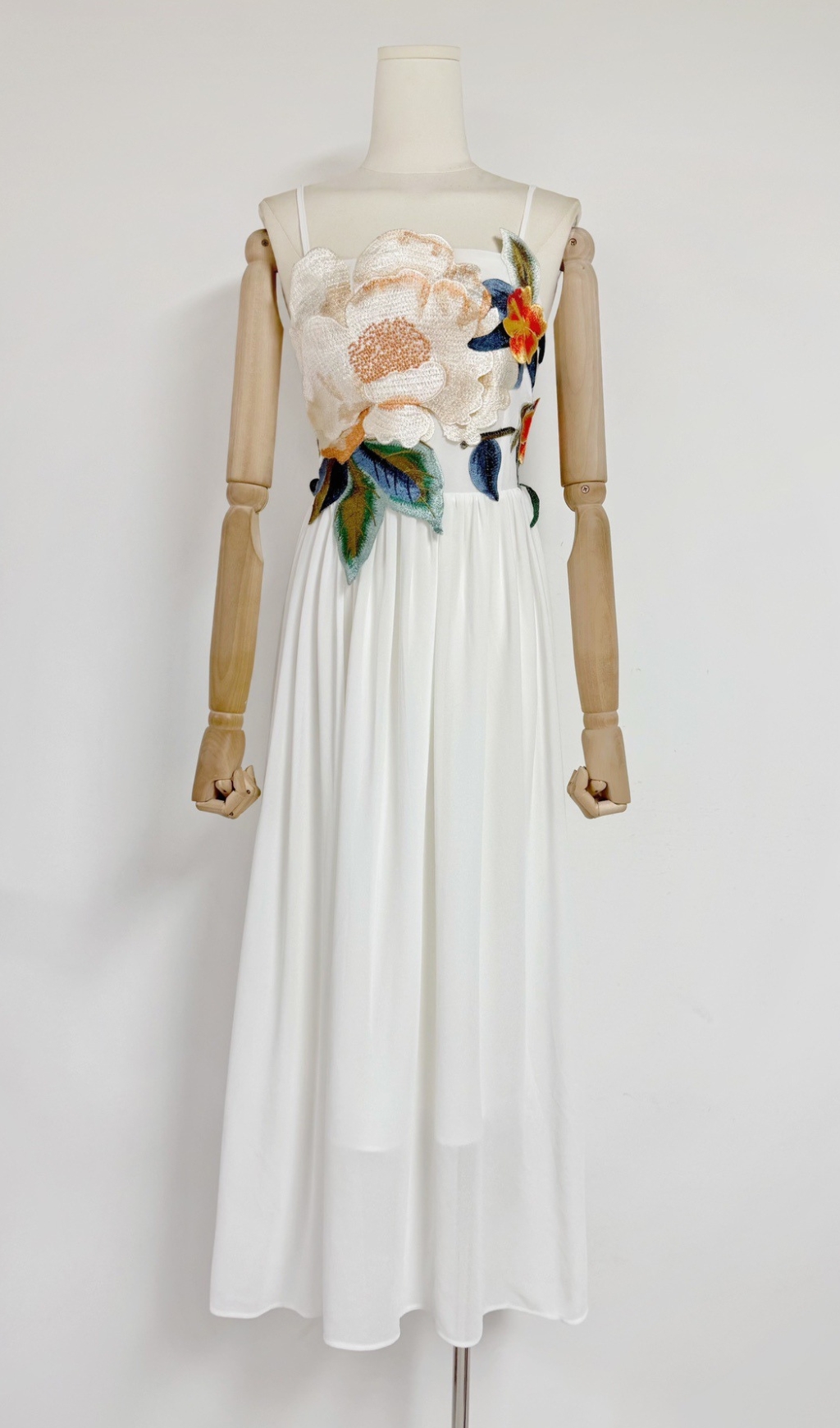 Fashionslee Women Emanuele White Flower Embroidery Maxi Dress