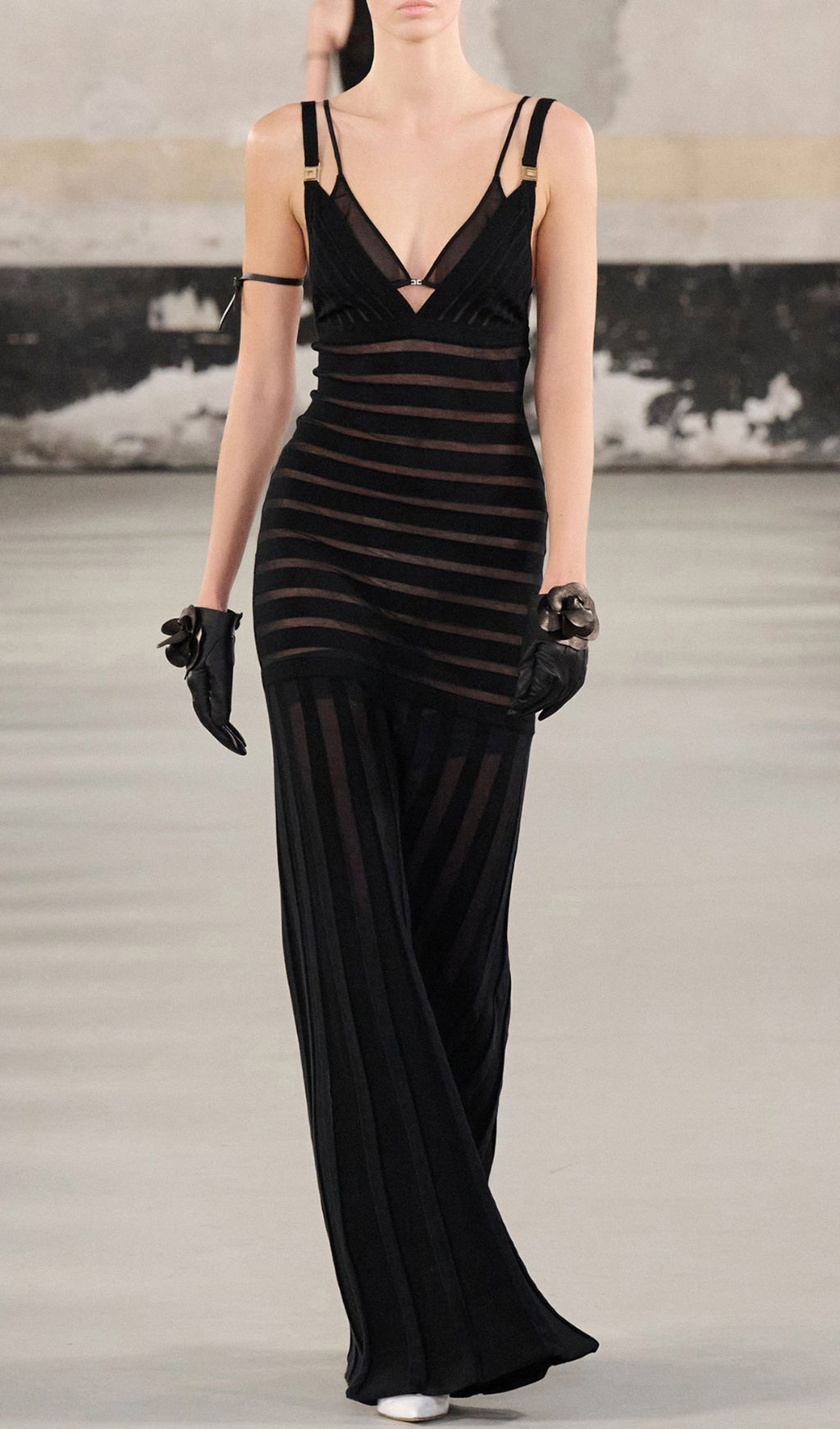 a688b2f881791f3ee09d58ad6f14955d.jpg Fashionslee Women Gerben Black V-Neck Maxi Dress