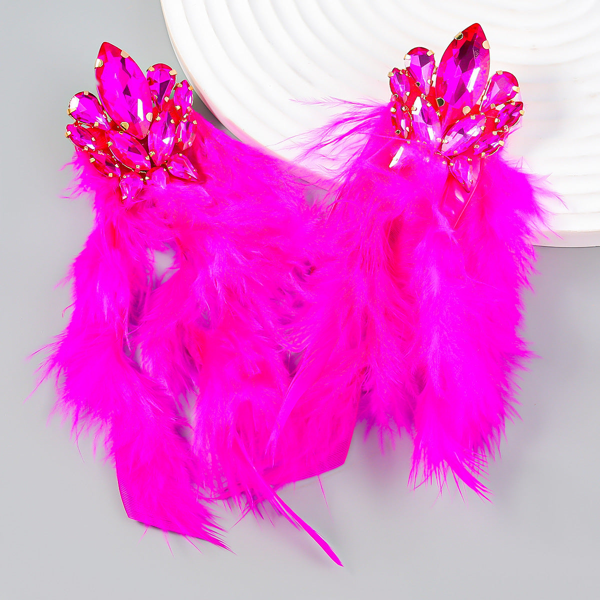 a6ae9404b4f73dd21f5da4b936343ace.jpeg Fashionslee Women Rhinestone Feather Earrings
