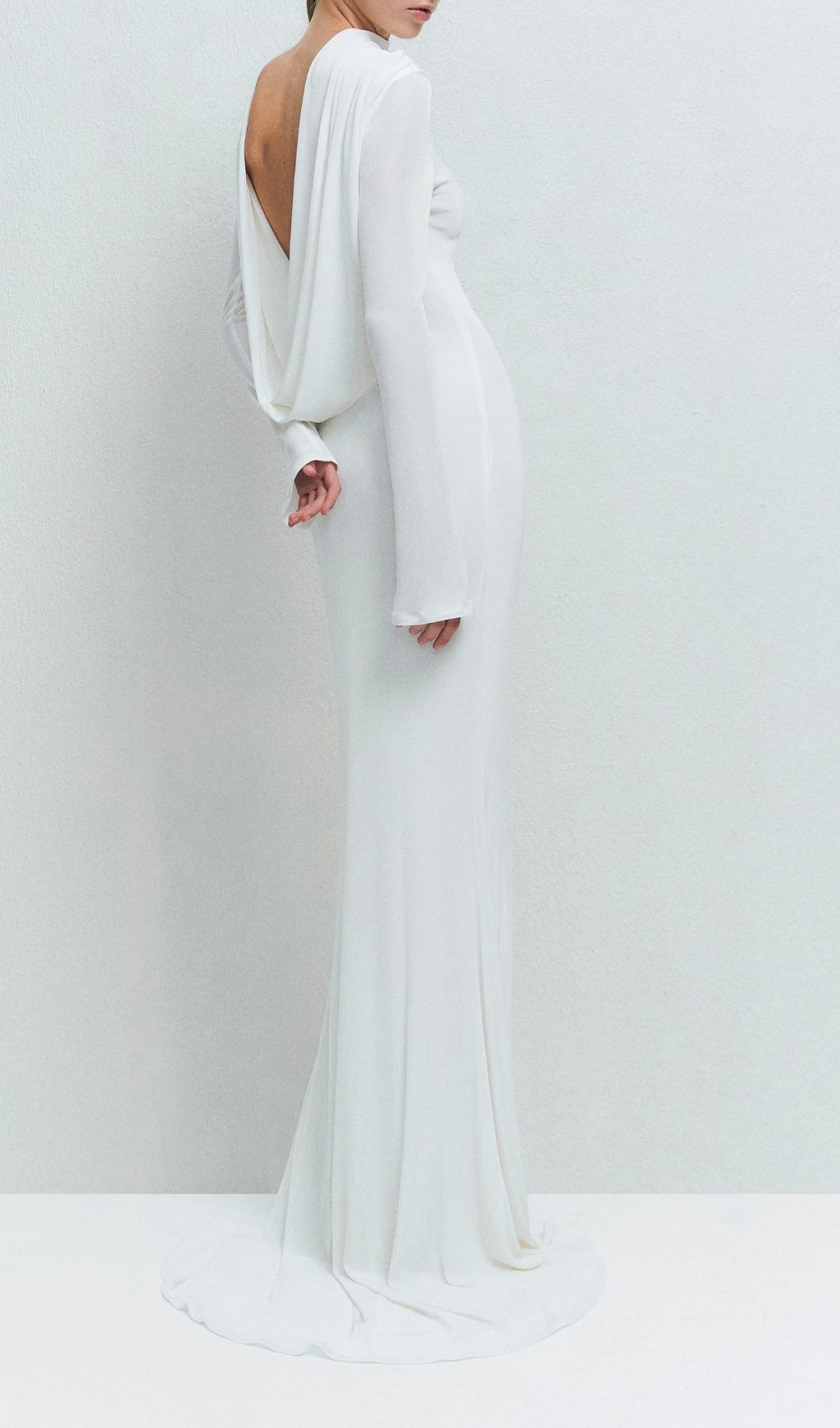 Fashionslee Women Joachim White Backless Long Sleeve Maxi Dress