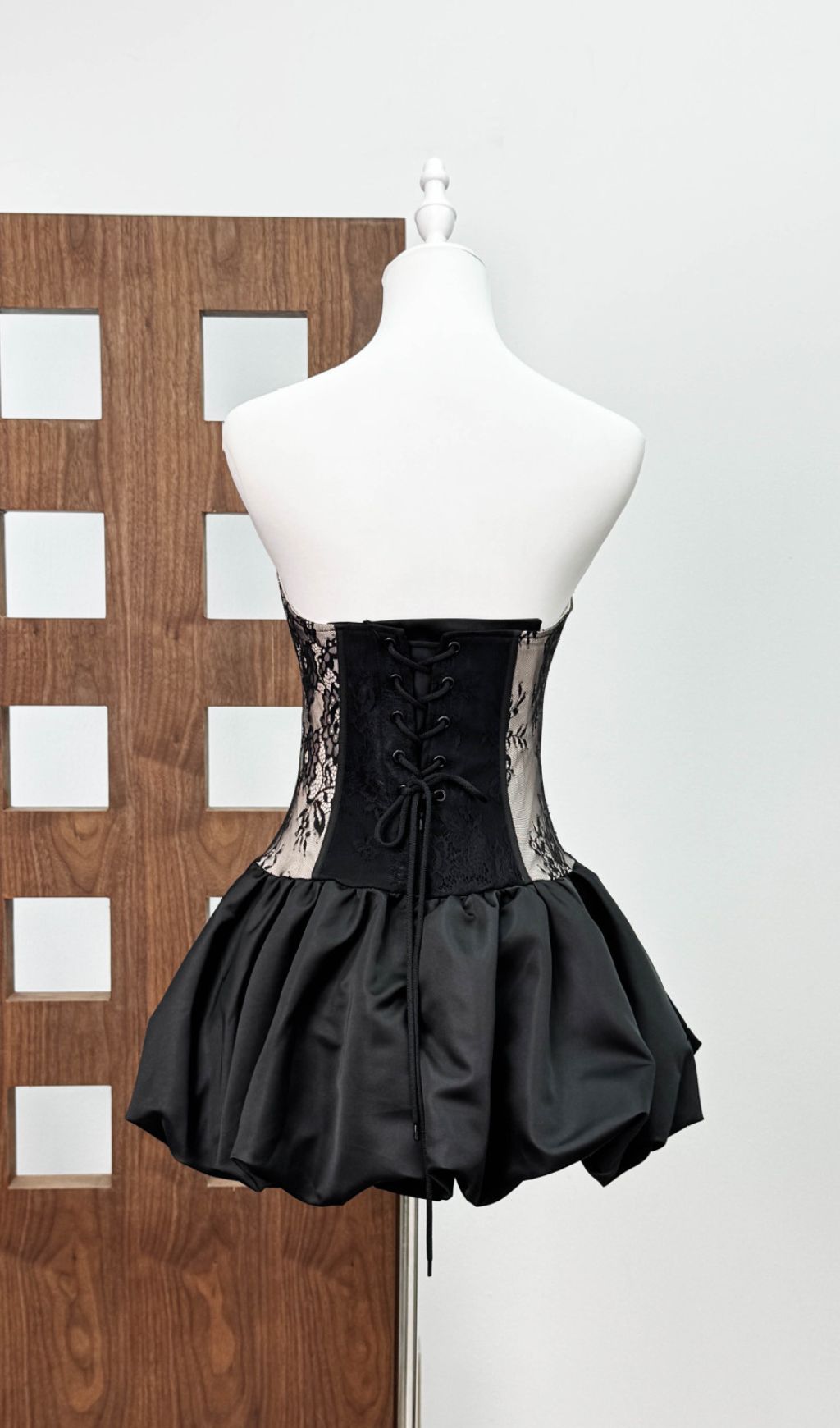 a7d8ffc3c1e096f9561c0554e48e21c5.jpg Fashionslee Women Irene Black Strapless Corset Flower Mini Dress