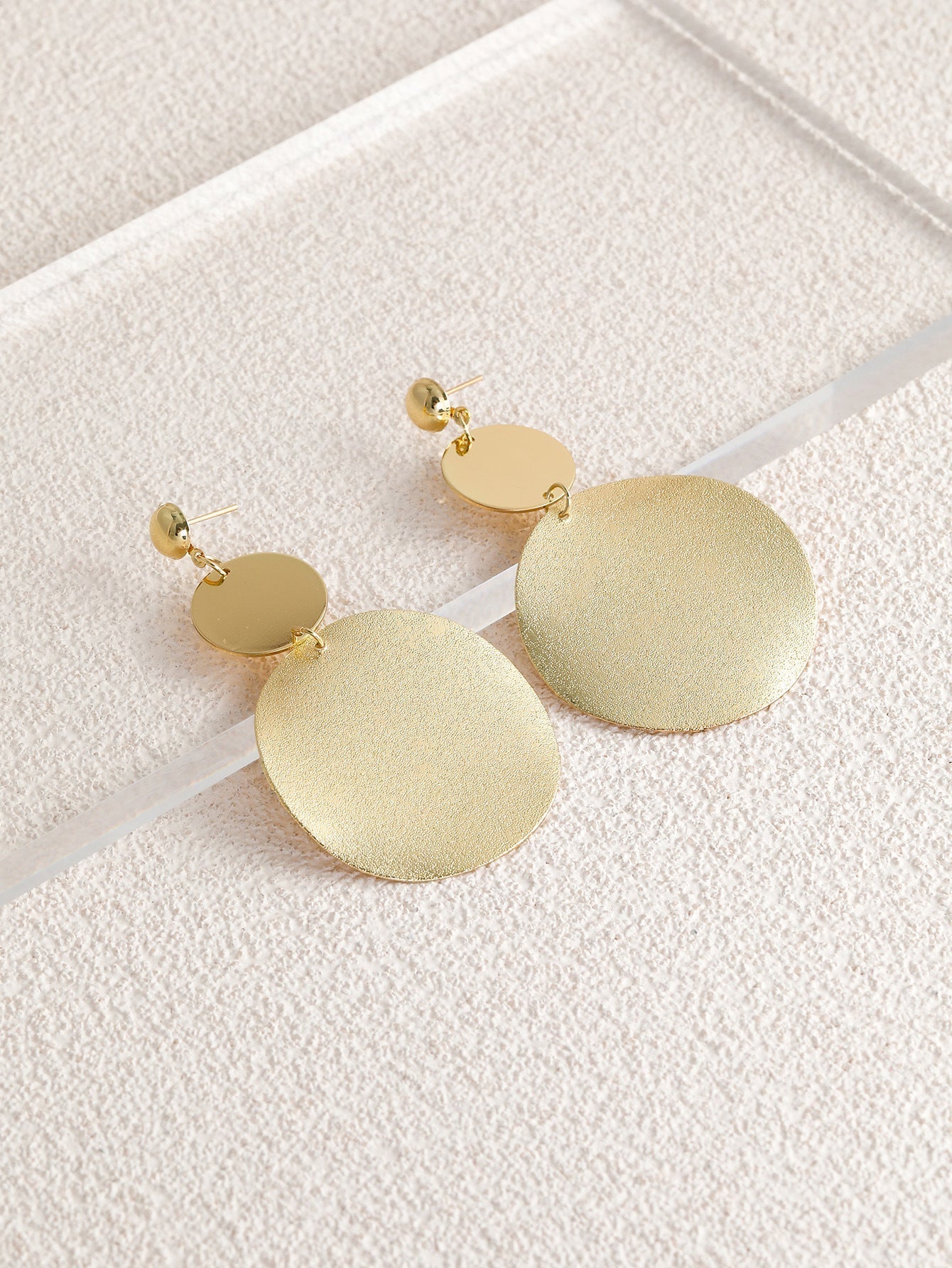 TRENDING GOLD HOOP EARRINGS – MUST-HAVE DAILY AESTHETIC - OWNCI TRENDING GOLD HOOP EARRINGS – MUST-HAVE DAILY AESTHETIC - OWNCI