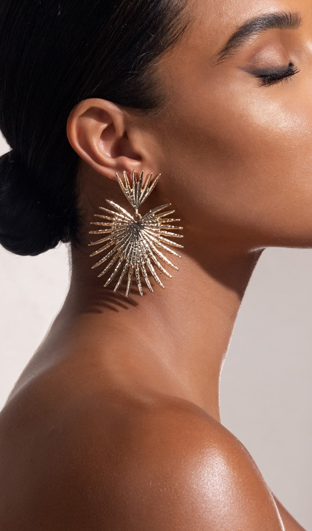 Fashionslee Women Gold Starburst Drop Earrings