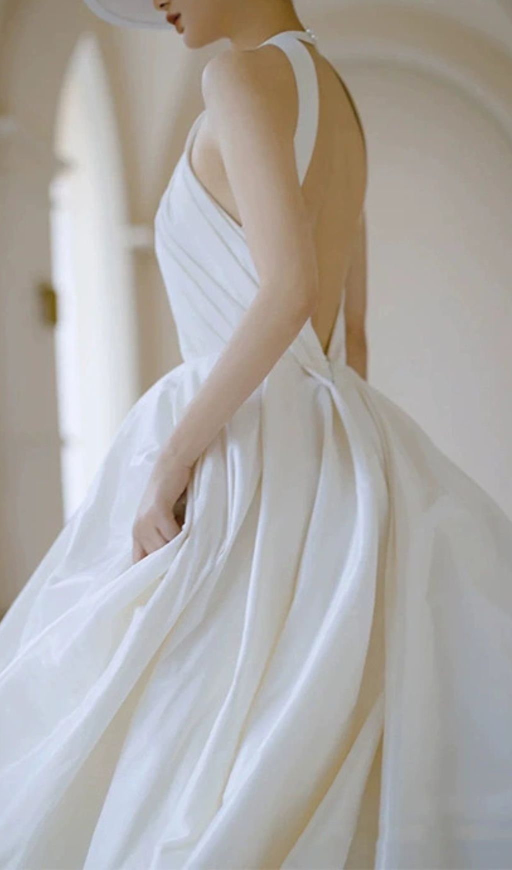 VIRAL WHITE HALTER BACKLESS WEDDING DRESS - OWNCI