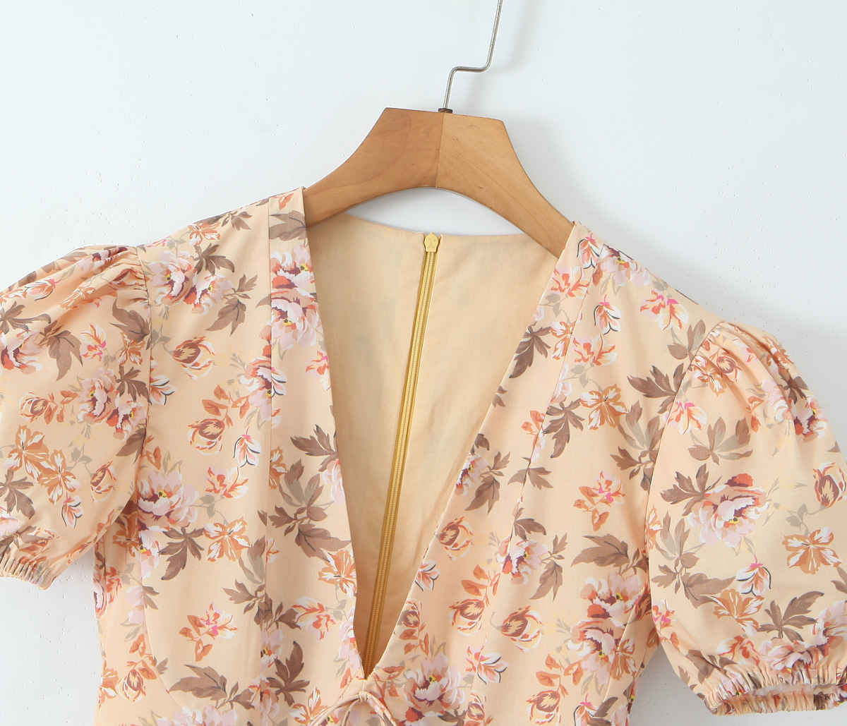 b042d9d2f02457c9c8f29671e64a5641.jpg Fashionslee Women Frieda V-neck Floral Mini Dress