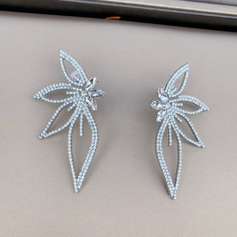 Fashionslee Women Crystal Flower Earrings In Silver
