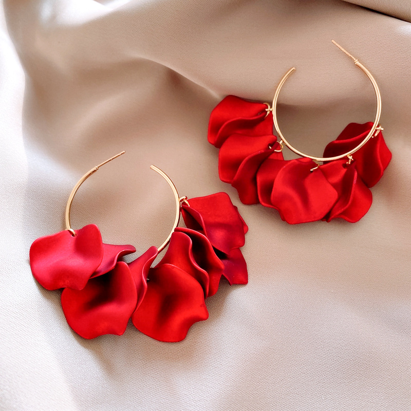 b2ababfd078e11f189ffdb514fc995a6.jpg Fashionslee Women Dina Red Petal Earrings