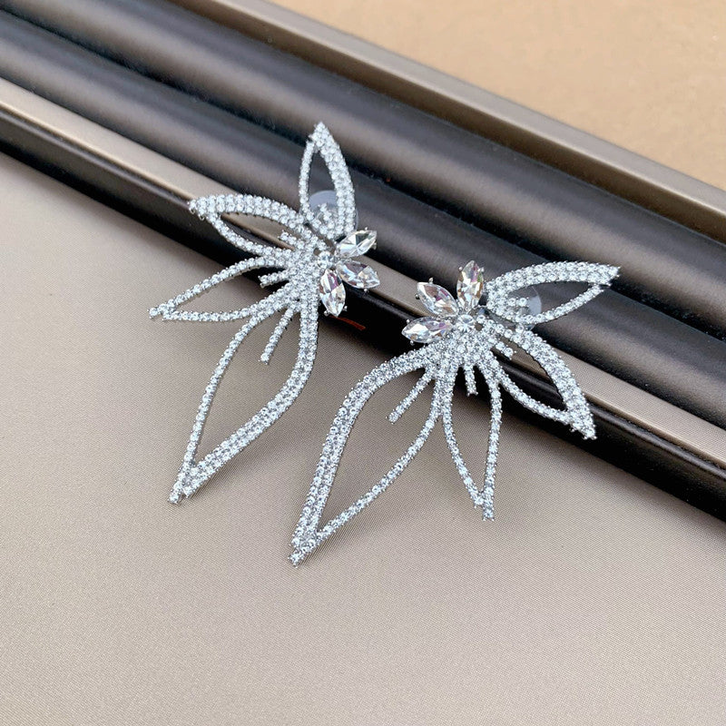 Fashionslee Women Crystal Flower Earrings In Silver