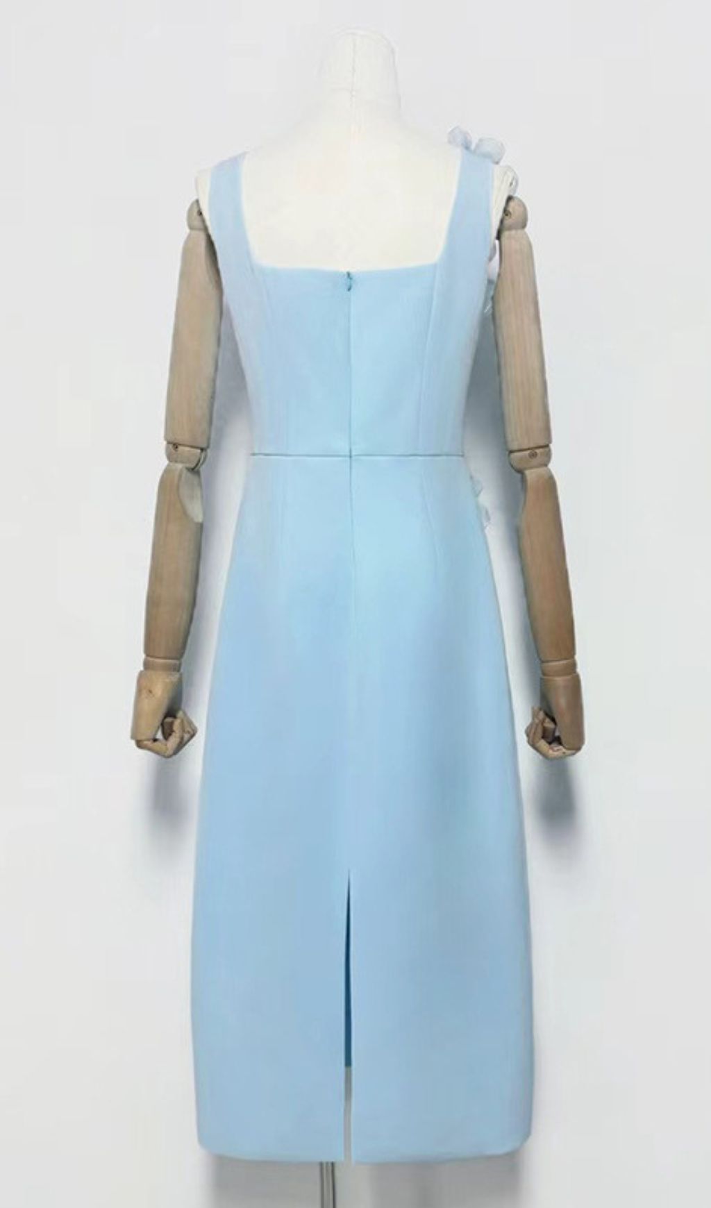 b5691ec49e11b912aba5ba97fda0b61c.jpg Fashionslee Women Harper Blue Flower Embellished Midi Dress