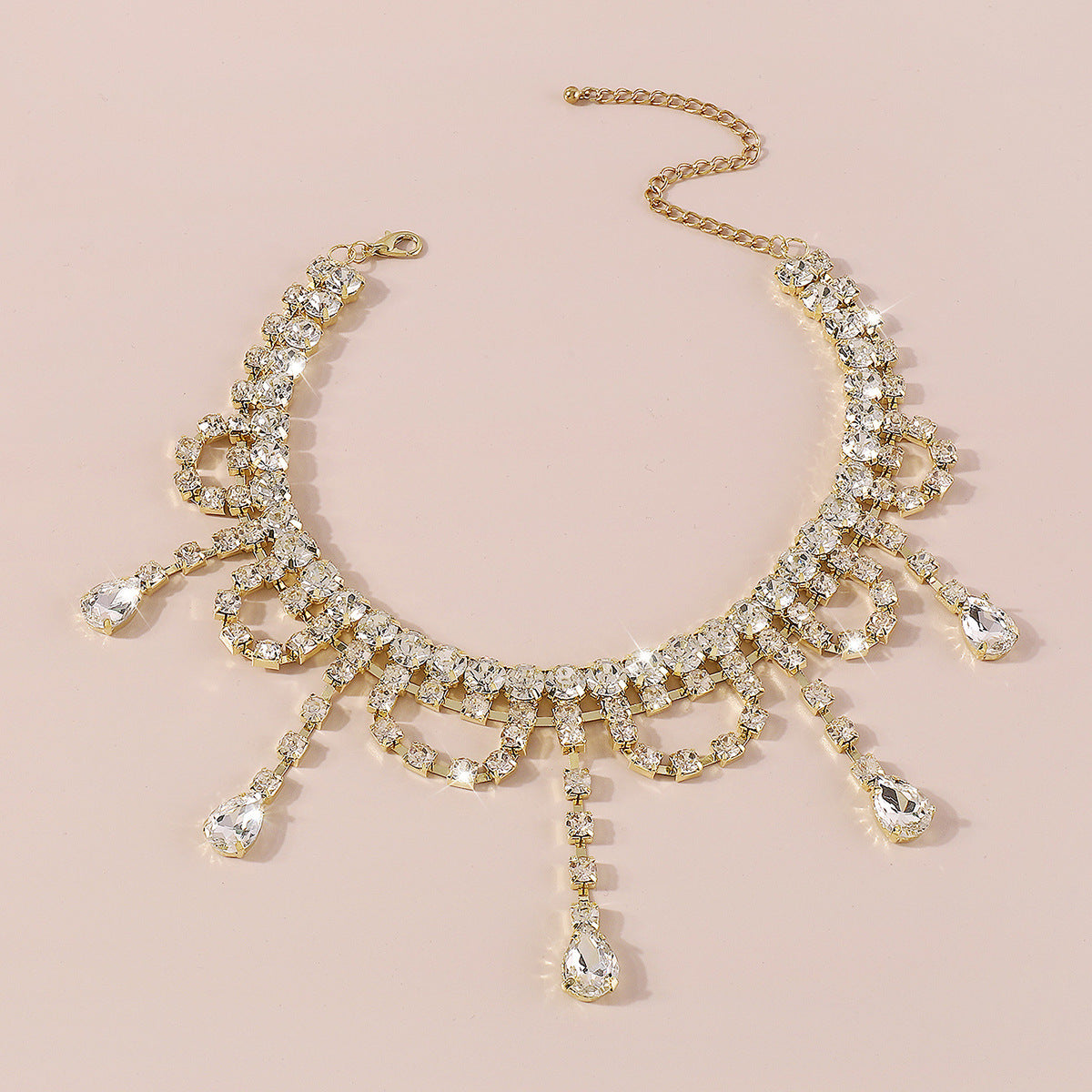 bc499dc84adbaec59ade35257ceaddb4.jpeg Fashionslee Women Gold Rhinestone Tassel Claw Chain