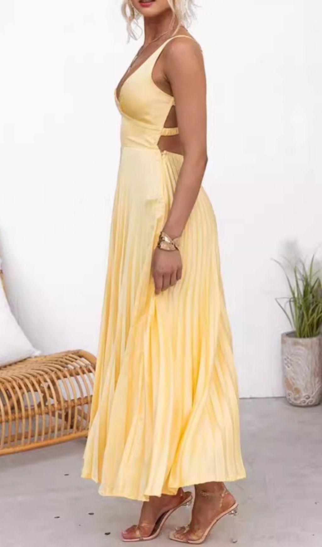 bccb241f0a6011400fd68849dd279742.jpg Fashionslee Women Lahoma Strappy V-Neck Pleated Maxi Dress