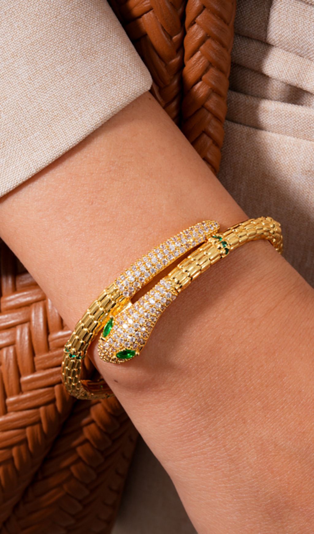 bed88cb4c281b0238c4dfdf77e7a0adb.jpg Fashionslee Women Jonila Snake-Shaped Bracelet