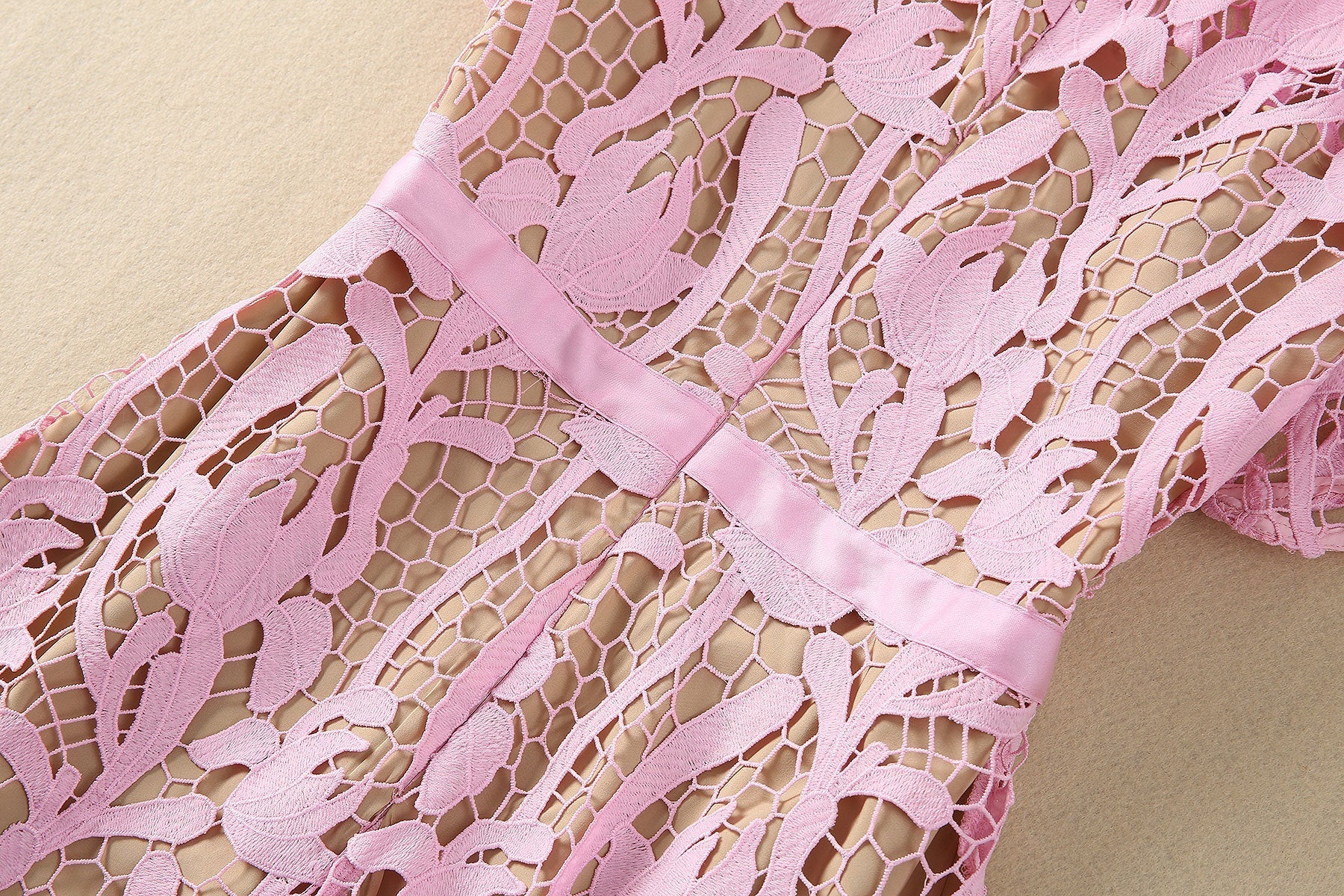 c1df27b7a6fcf0e7e2ddbcb69cb36755.jpeg Fashionslee Women Allene Pink Lace Midi Dress