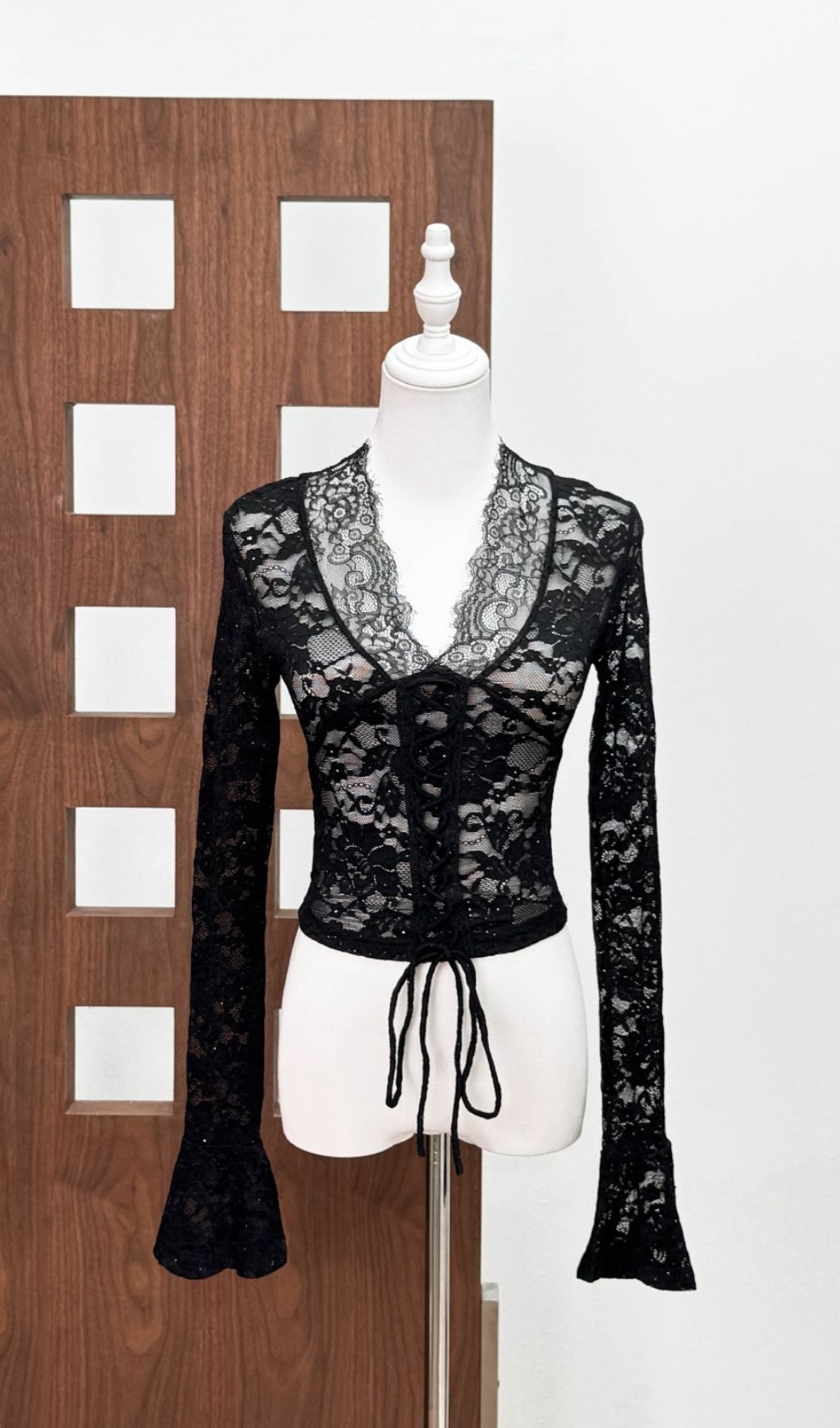VINTAGE FLARE SLEEVE LACE TOP – TRENDING AESTHETIC - OWNCI VINTAGE FLARE SLEEVE LACE TOP – TRENDING AESTHETIC - OWNCI