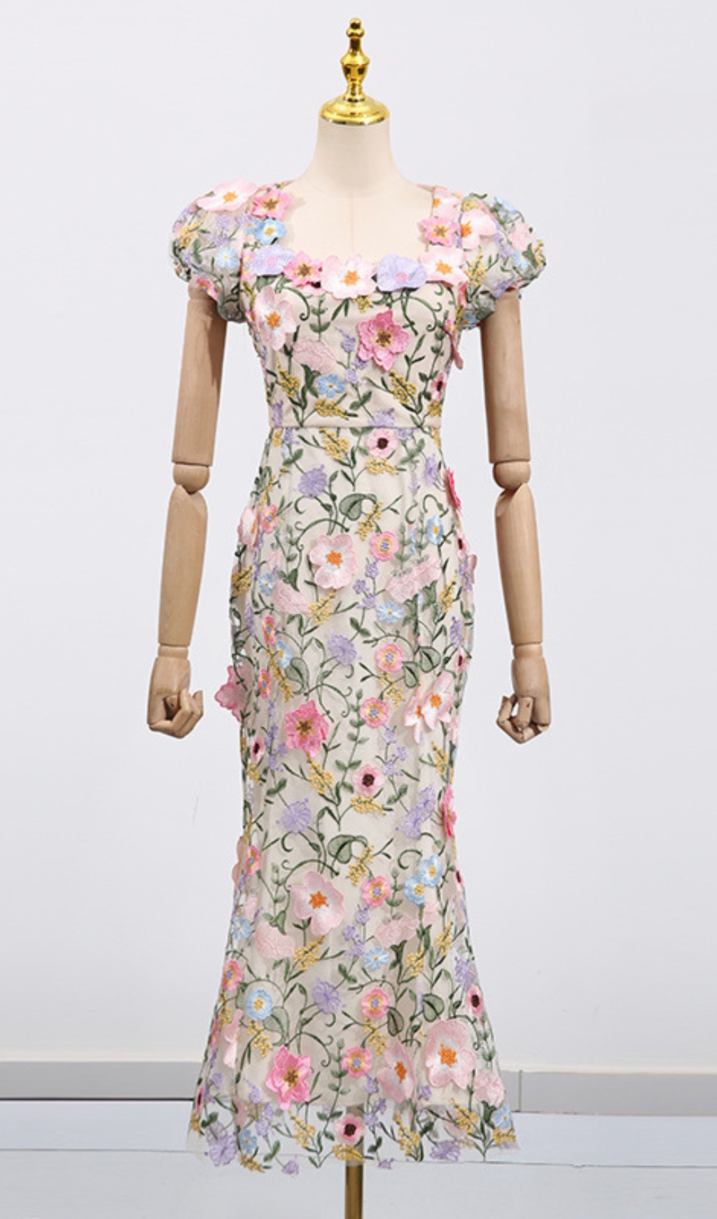 c4ed737fb5bbd2a6c96a6c2f990bb6ce.jpg Fashionslee Women Elvio Flower Embroidery Midi Dress